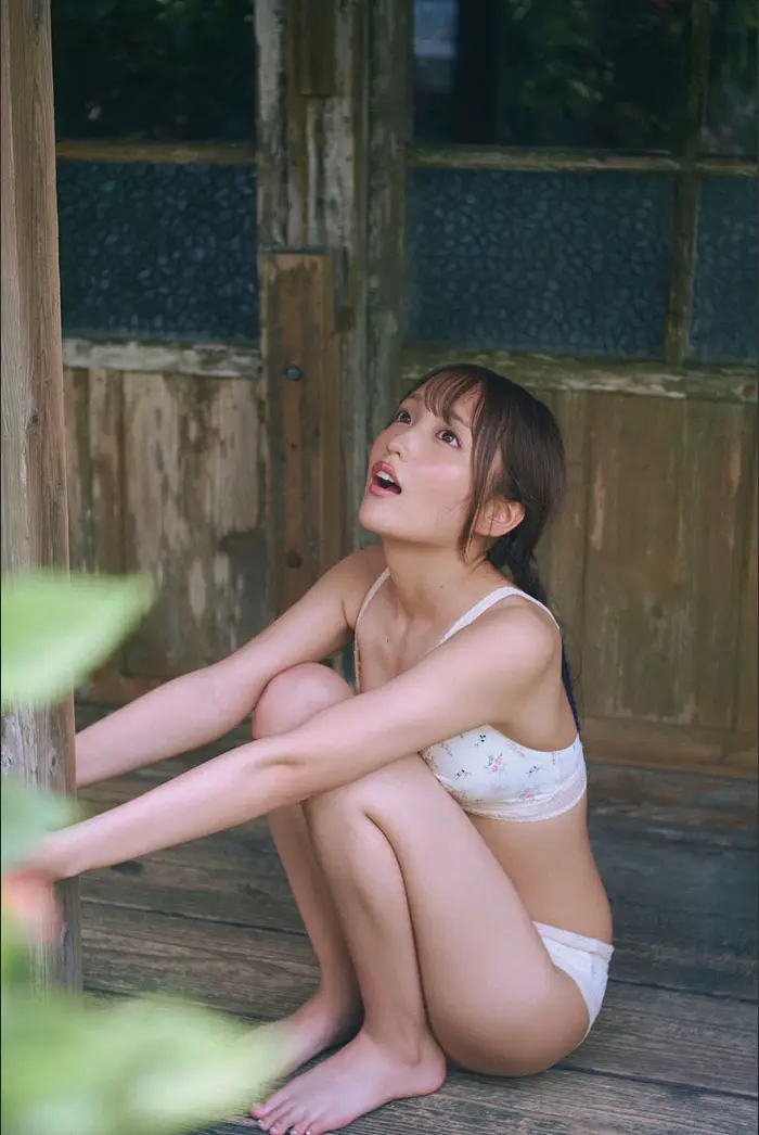 네오 사진집 2025 가을 시즌 걸 「푸른빛에 녹아들다」