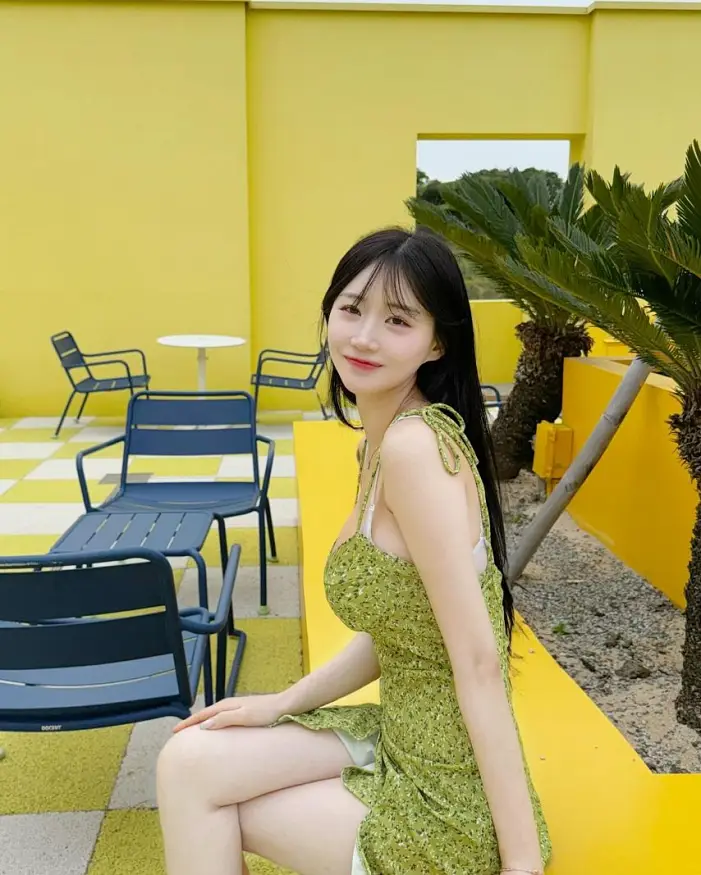 피부가 눈이부시게 하얀 누나