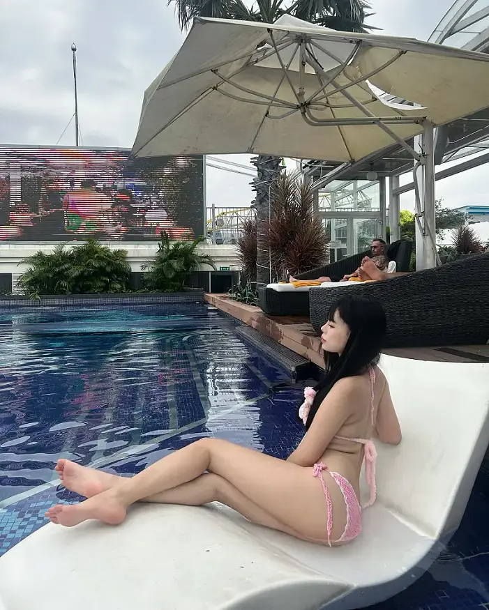 약간은 촌스러운 핑크비키니