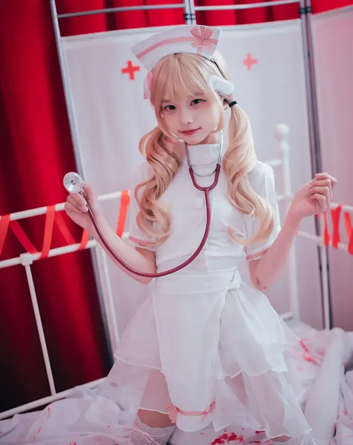 핑크 간호사 코스프레