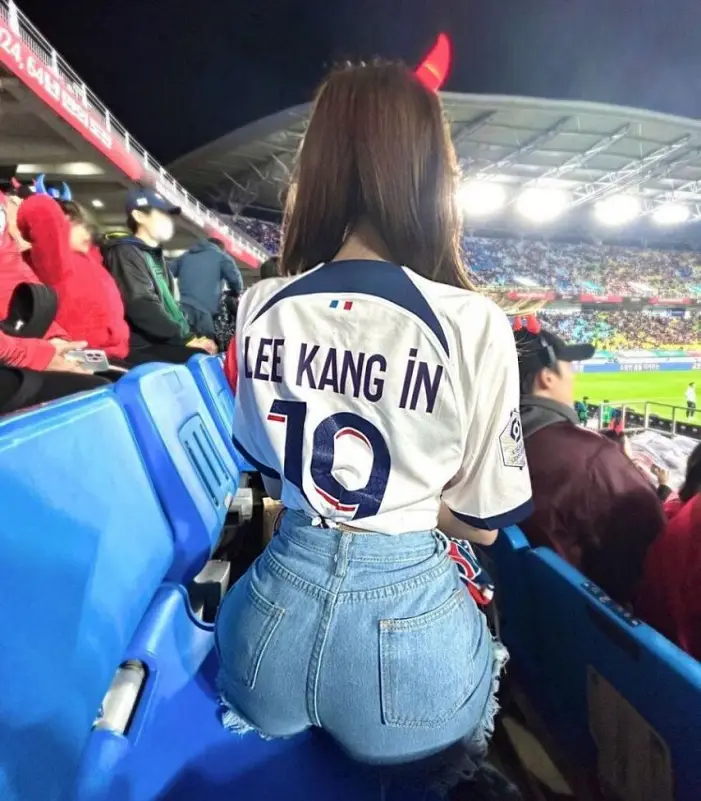 이강인 여자 팬이 많네요