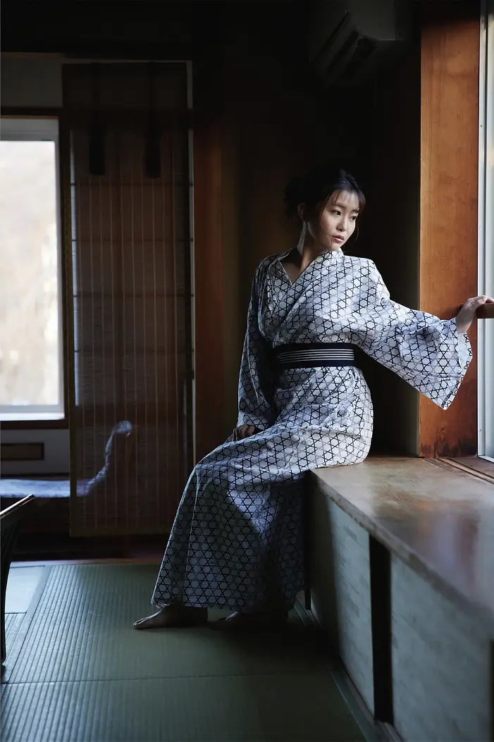 이나미 에리카, 누드 사진집 ‘격정의 눈빛’ Set.02