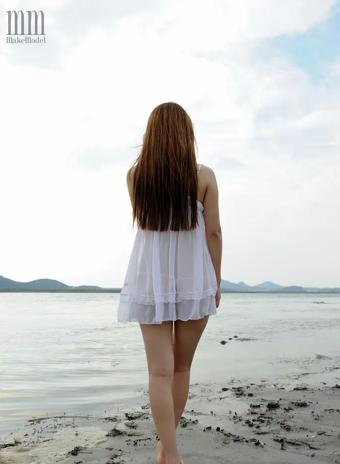 MakeModel 가희 '시원한 강가에서' – 무더위를 잊게 할 청량한 여름 화보!