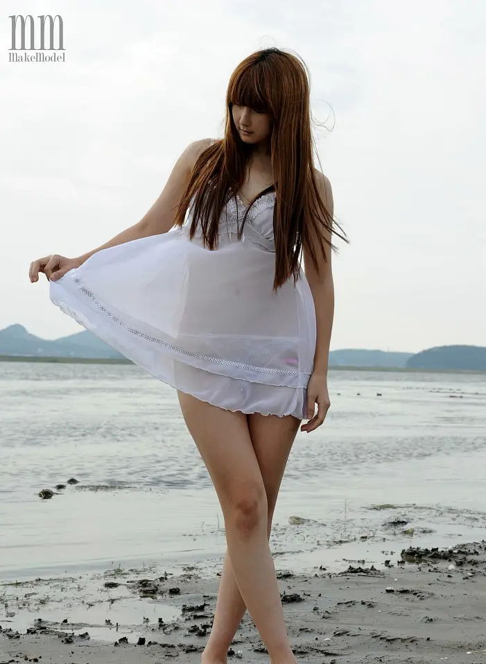 MakeModel 가희 '시원한 강가에서' – 무더위를 잊게 할 청량한 여름 화보!