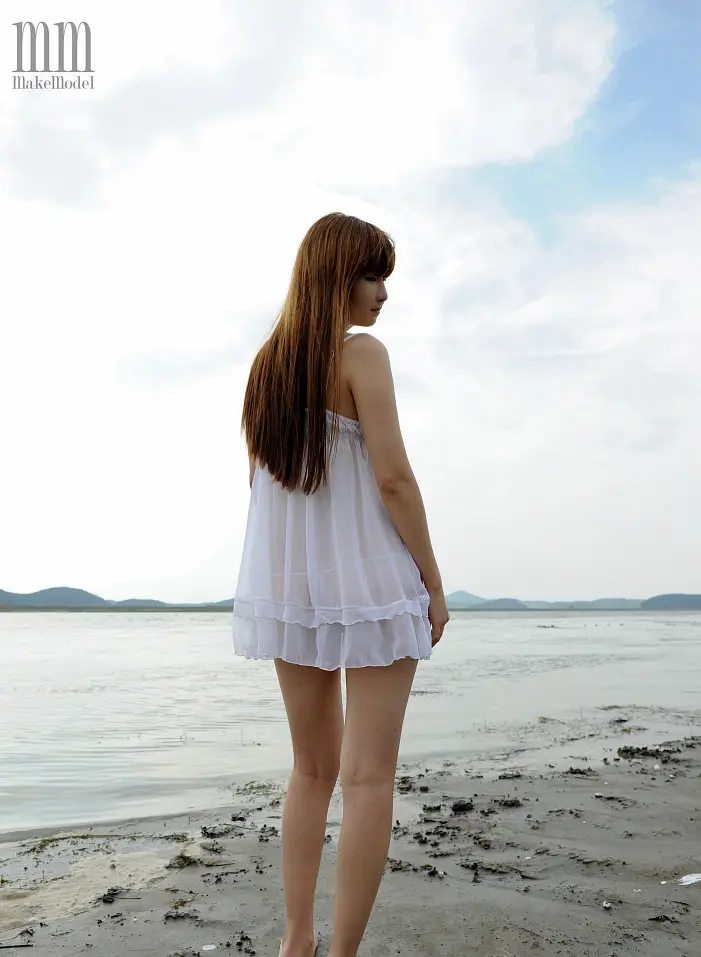 MakeModel 가희 '시원한 강가에서' – 무더위를 잊게 할 청량한 여름 화보!