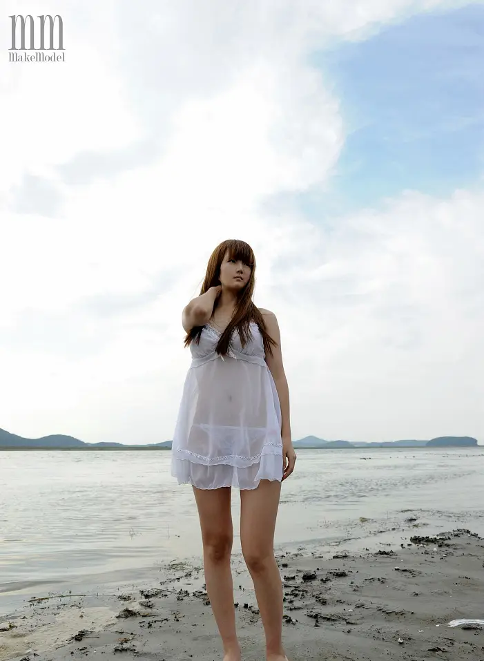 MakeModel 가희 '시원한 강가에서' – 무더위를 잊게 할 청량한 여름 화보!