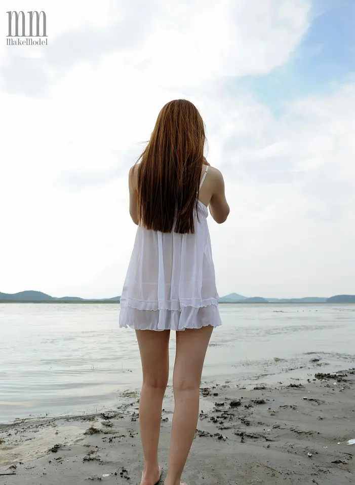 MakeModel 가희 '시원한 강가에서' – 무더위를 잊게 할 청량한 여름 화보!