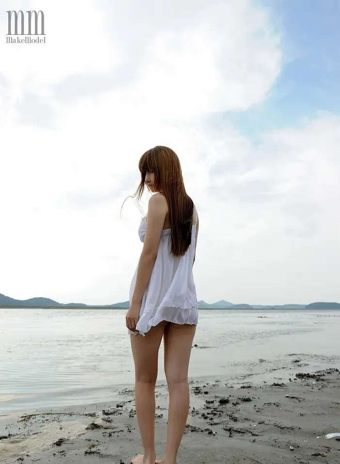 MakeModel 가희 '시원한 강가에서' – 무더위를 잊게 할 청량한 여름 화보!