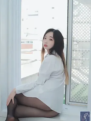 묘한 매력을 소유한 밤비화보