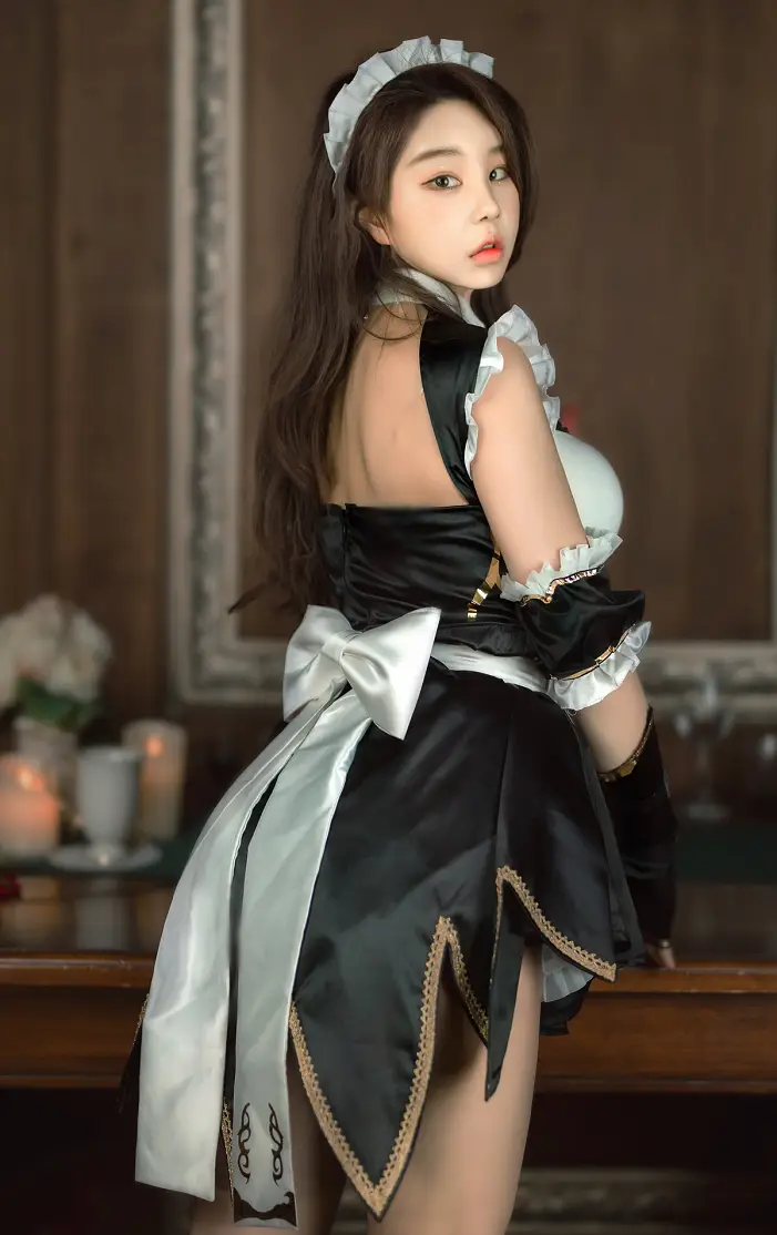 Zzyuri 쮸리, Photobook ‘Erika’