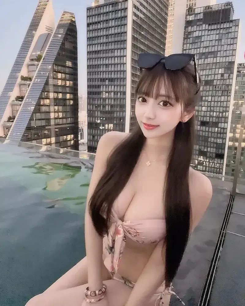 방콕에서의 즐거운 하루를 보내는 이쁜처자