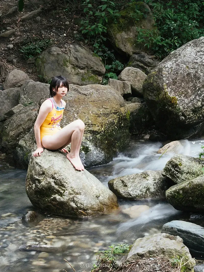 Shizuku しずく, 사진집 Fantia 원마물묘 「여름의 개울」 Set.01