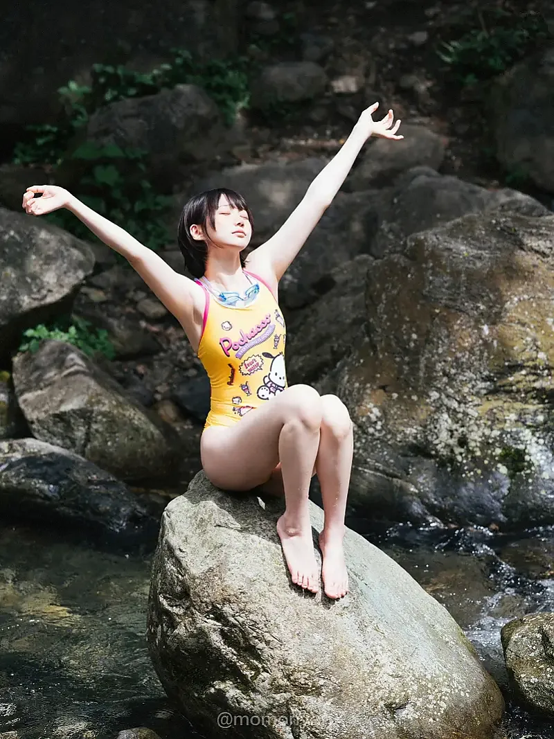 Shizuku しずく, 사진집 Fantia 원마물묘 「여름의 개울」 Set.01